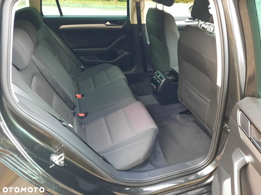 Volkswagen Passat - 18