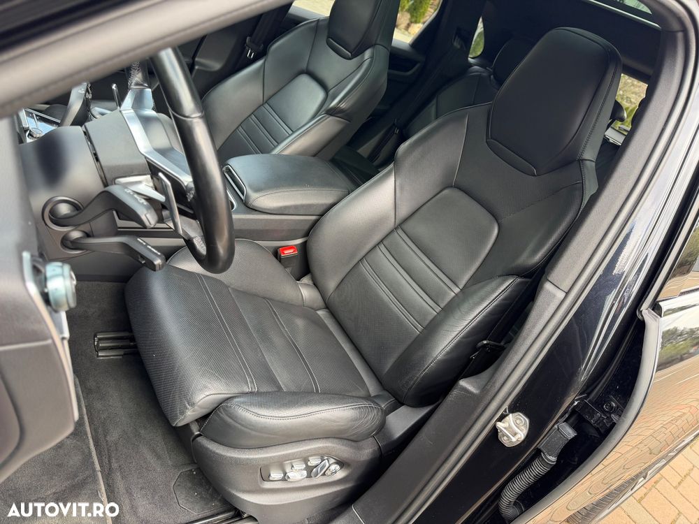 Porsche Cayenne - 26