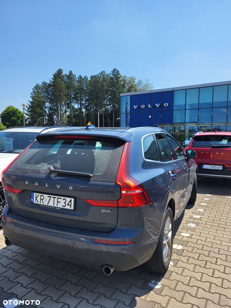 Volvo XC 60 B4 D AWD Momentum - 2