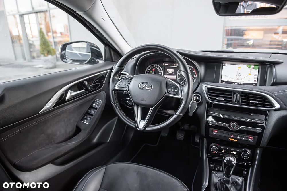 Infiniti Q30 1.6t Premium - 27