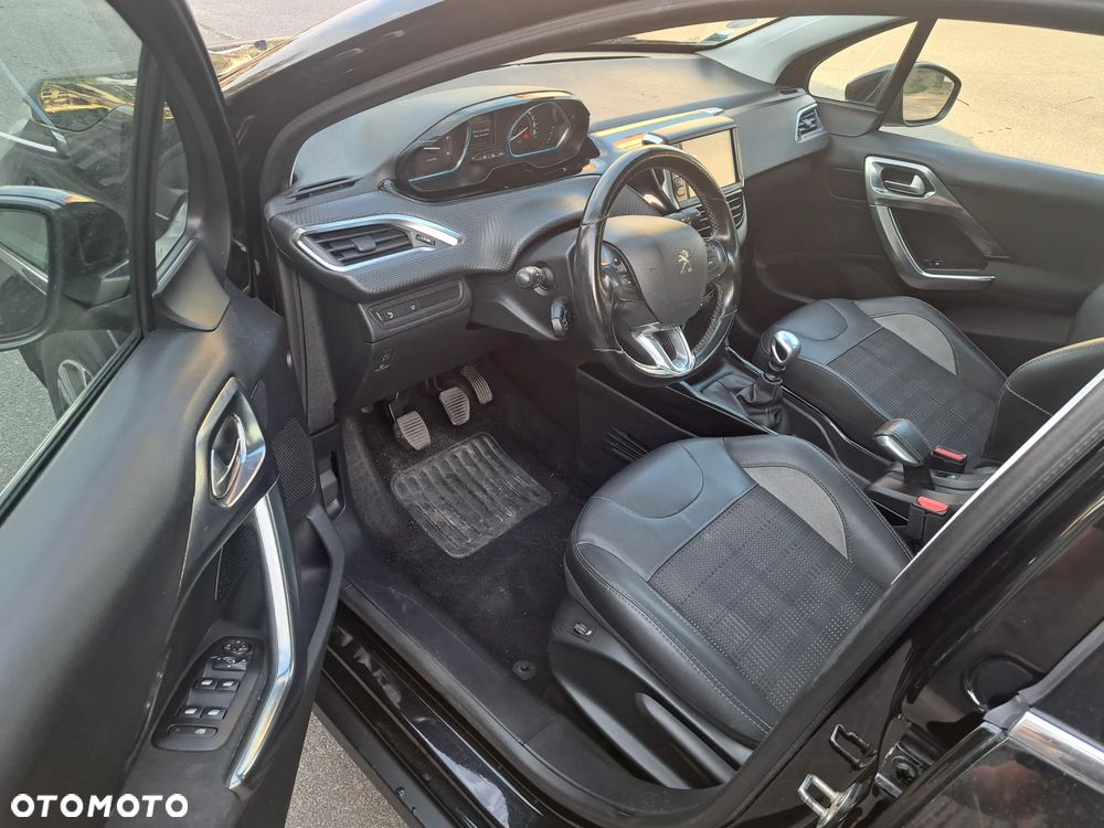 Peugeot 2008 1.6 BlueHDi Allure S&S - 12