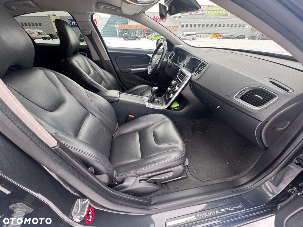 Volvo S60 D2 Momentum - 28