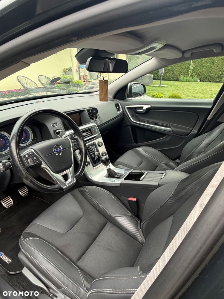 Volvo S60 D3 R-Design - 12