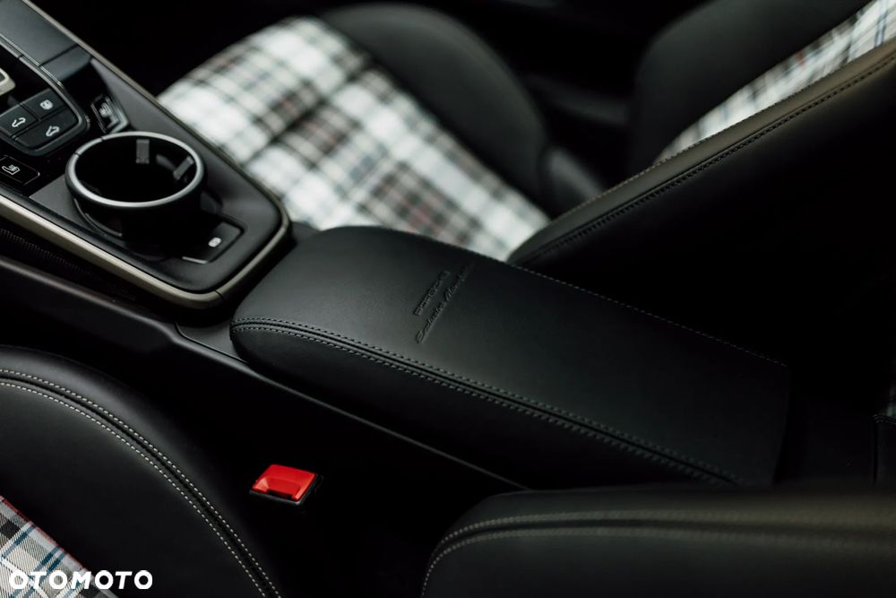 Porsche 911 Turbo 50 Years - 22