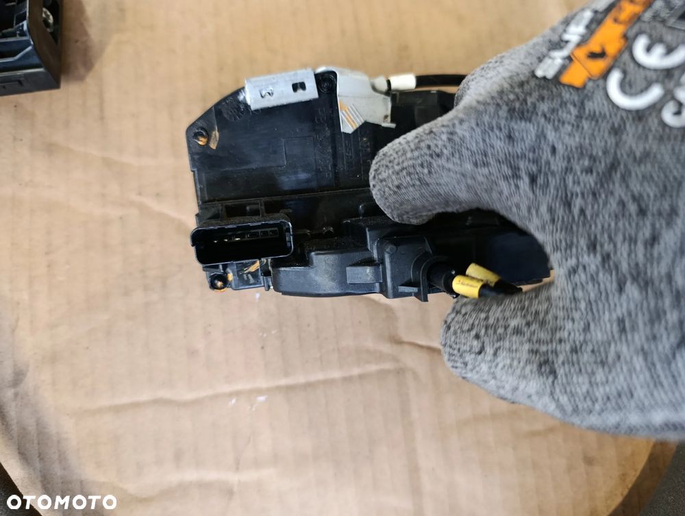 RENAULT KADJAR ZAMEK DRZWI PRAWY TYŁ 3 PIN 806060294R - 4