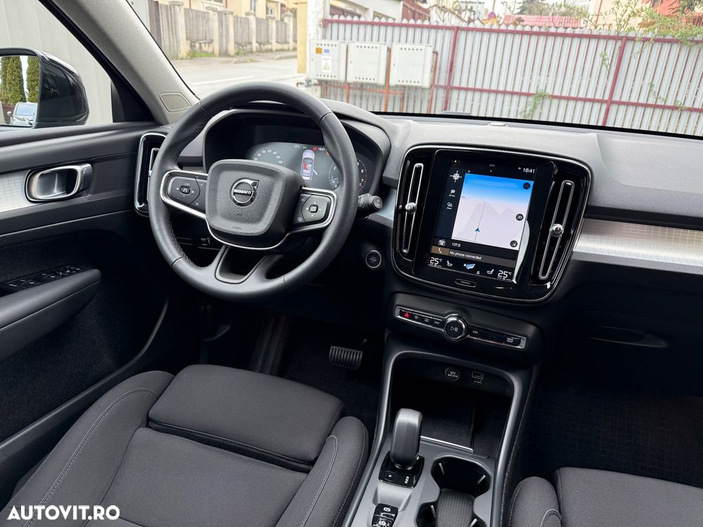 Volvo XC 40 B4 AT8 Mild Hybrid Momentum Pro - 17