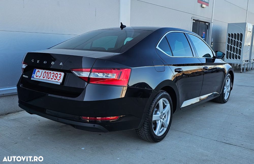 Skoda Superb 2.0 TDI DSG Sportline - 5