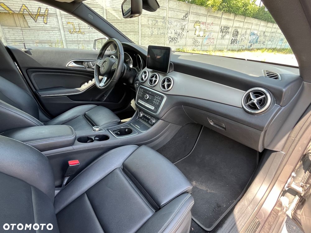 Mercedes-Benz CLA 250 4-Matic AMG Line - 22