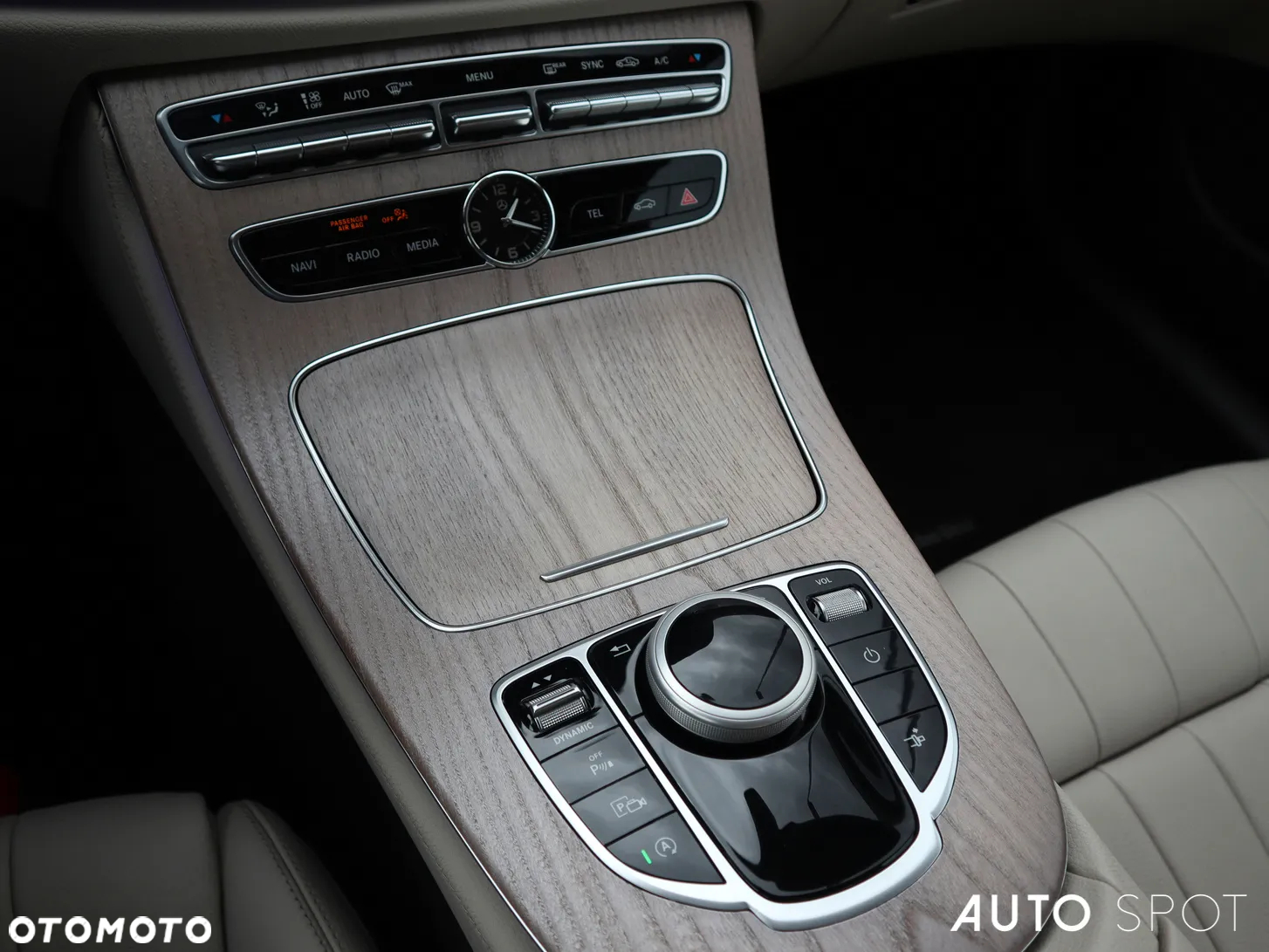 Mercedes-Benz Klasa E 220 d Coupe 9G-TRONIC - 37