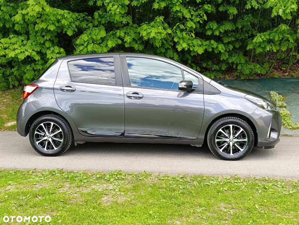 Toyota Yaris Hybrid 100 Premium - 11