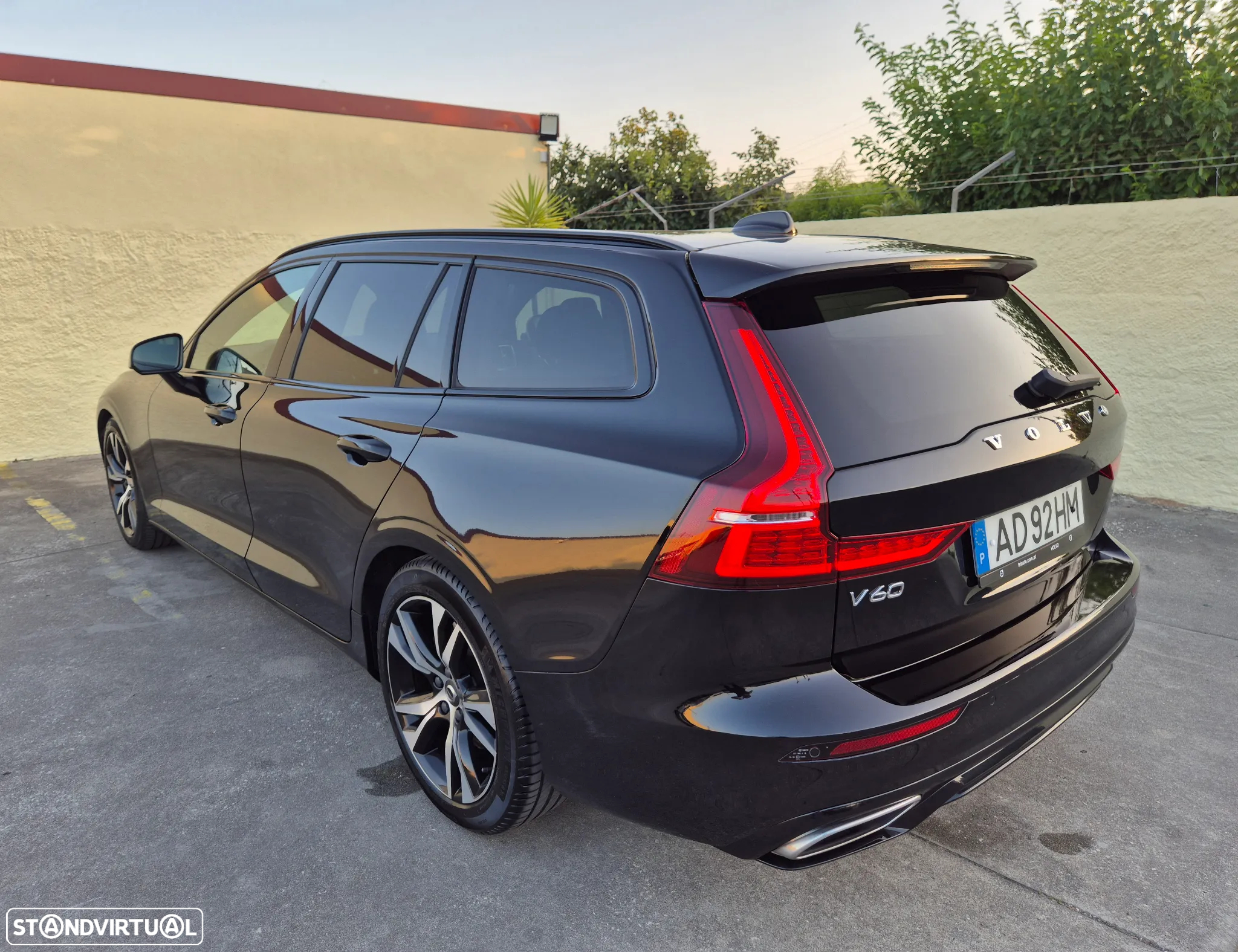 Volvo V60 2.0 D4 R-Design Geartronic - 3