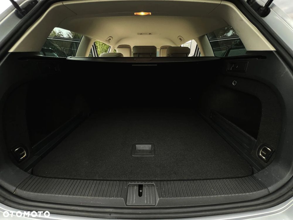 Volkswagen Passat Variant 1.8 TSI (BlueMotion Technology) DSG Highline - 18