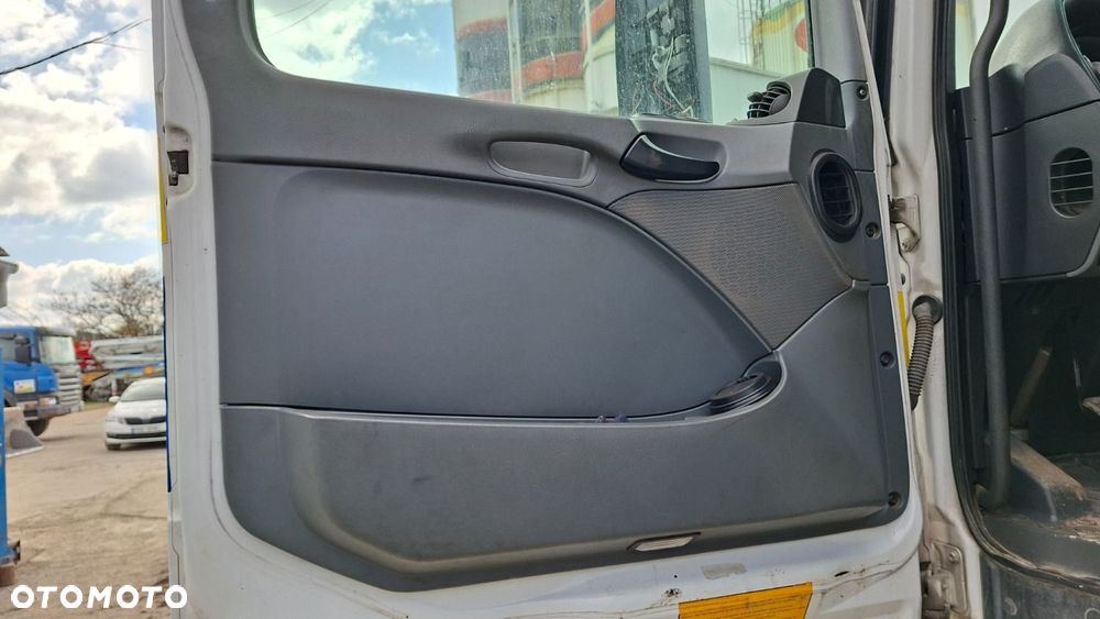 Versalift Actros 3241 B 8X4 + Schwing Fbp 24-125 - 11