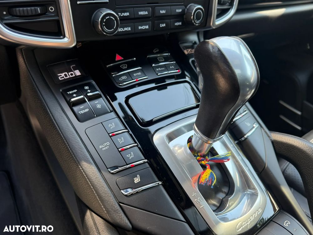 Porsche Cayenne Platinum Edition - 15