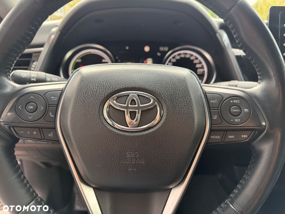 Toyota Camry - 17