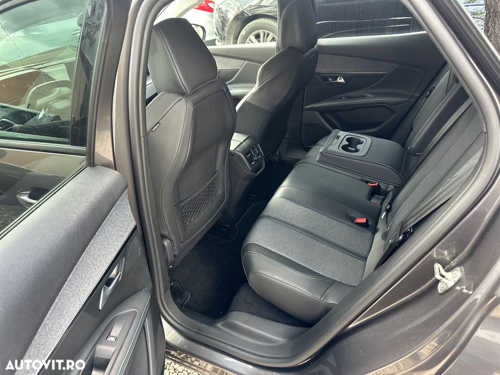 Peugeot 3008 1.5 BlueHDI 130 EAT8 Active Pack - 11