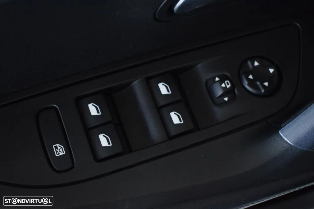 Peugeot 2008 1.5 BlueHDi Allure EAT8 - 9