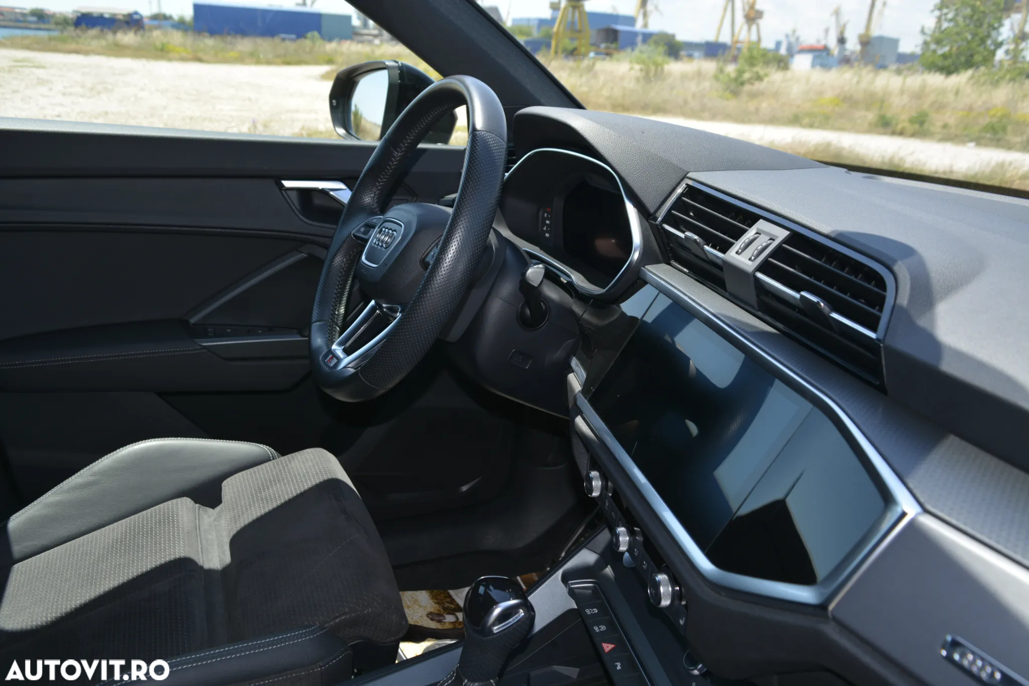 Audi Q3 2.0 TDI S tronic sport - 21
