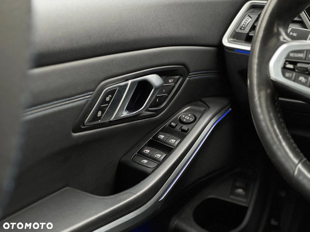 BMW Seria 3 330i xDrive M Sport sport - 32