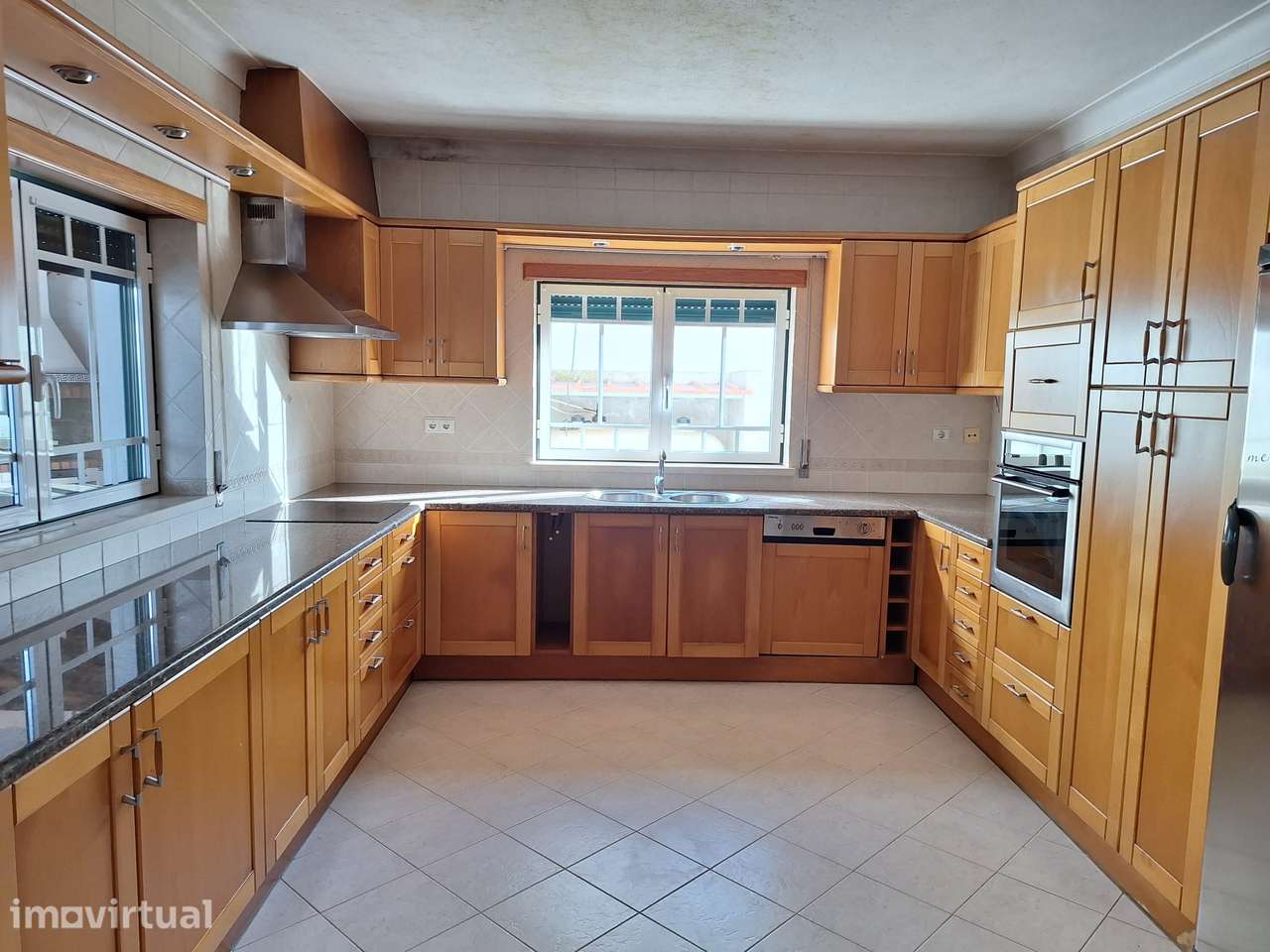 Moradia T4+2 em Alfeizerão - 382m2, 4wc, garagem, jardim - Grande imagem: 2/27