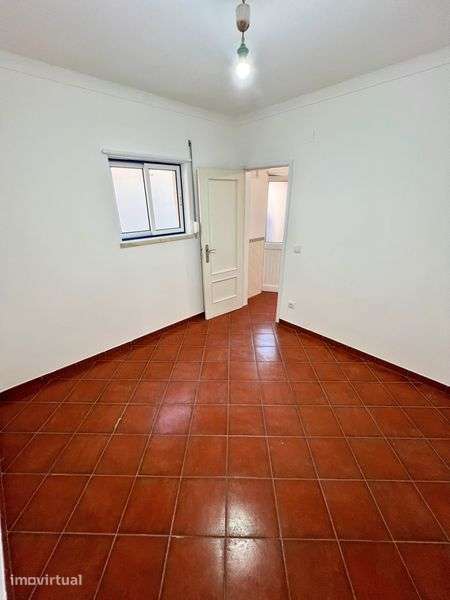 Alugo T1 - Ericeira - junto da praia - Grande imagem: 2/4