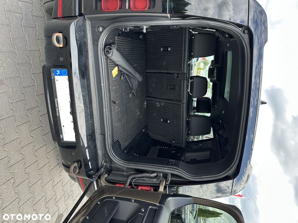 Land Rover Defender 130 P425 X-Dynamic SE - 7