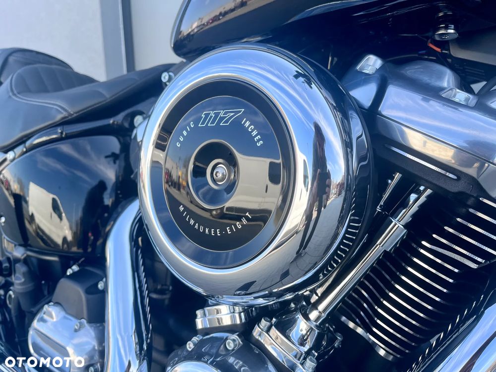 Harley-Davidson Softail Street Bob - 12