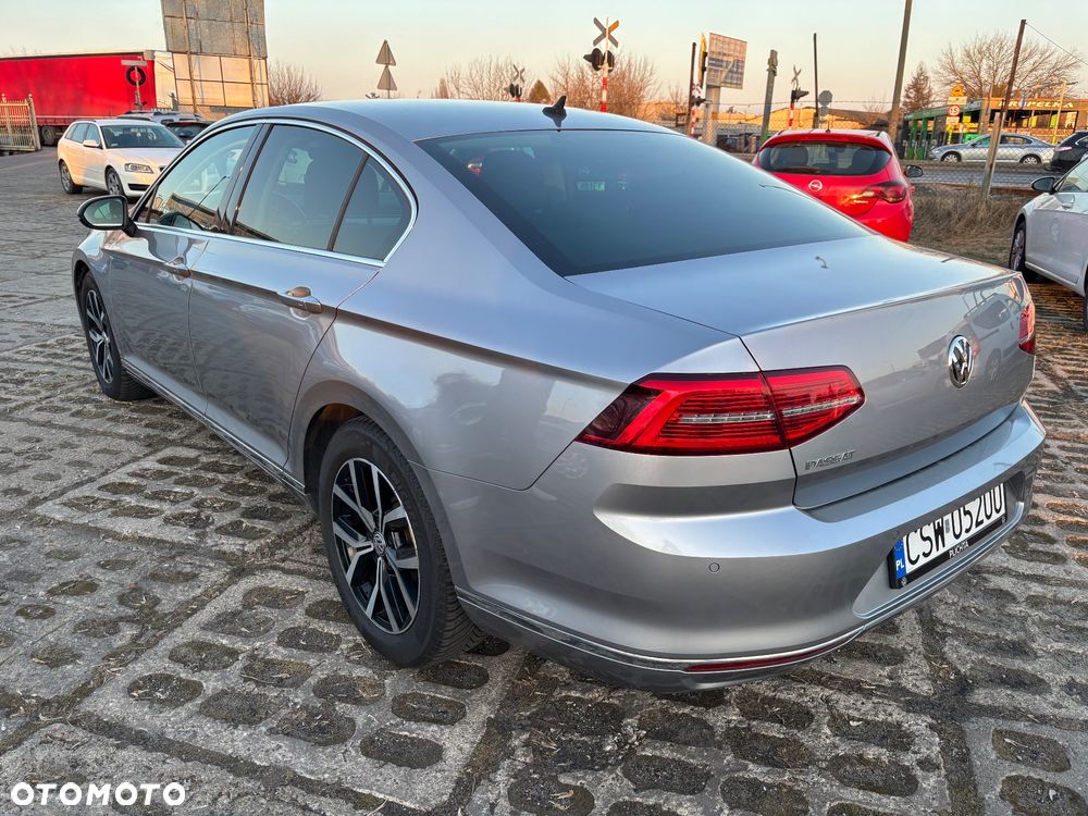 Volkswagen Passat - 4