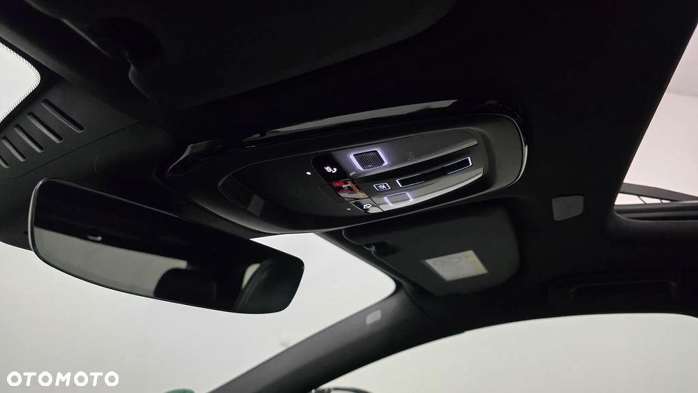 Volvo XC 60 B4 D Plus Dark - 24