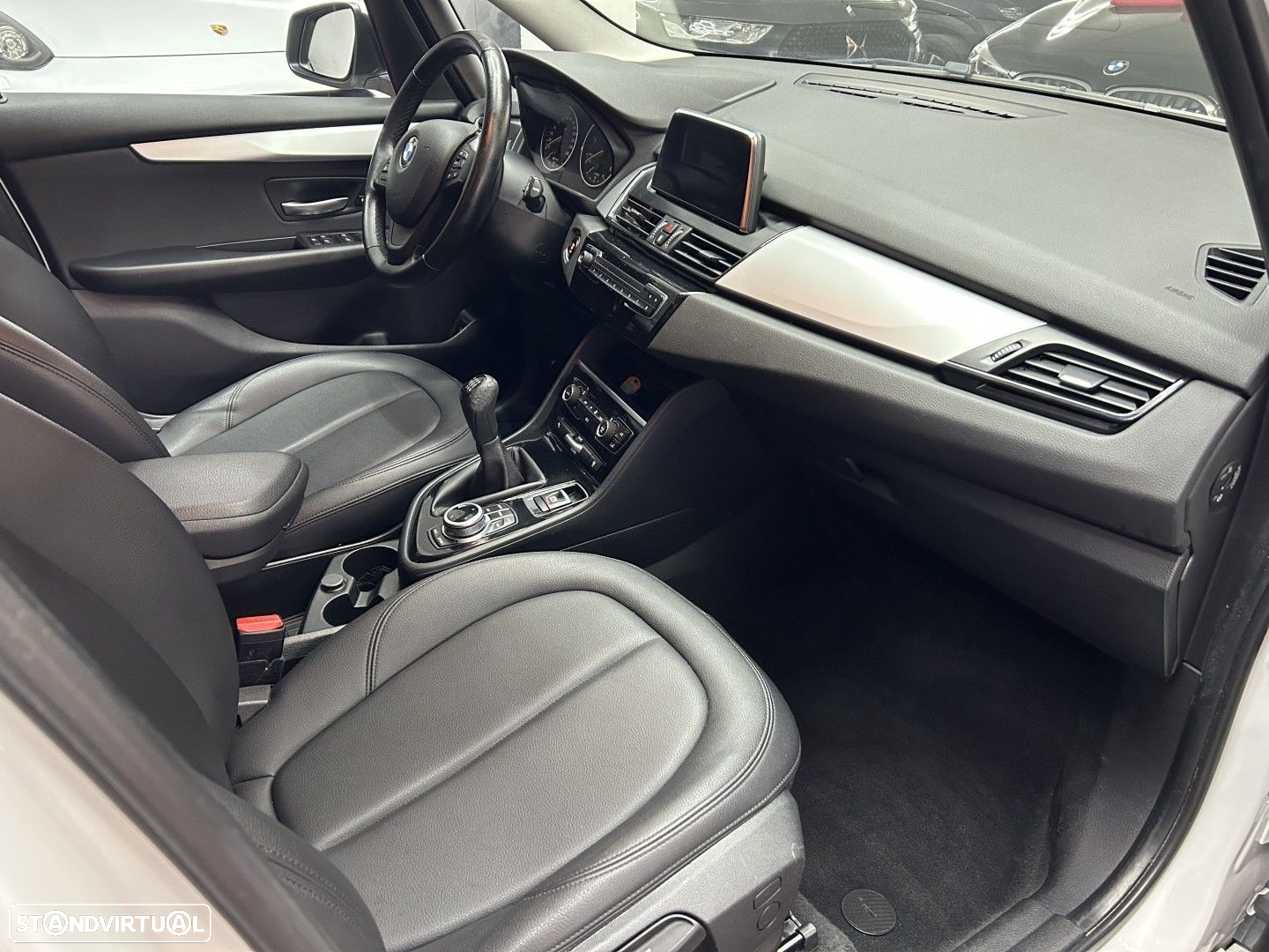 BMW 216 Gran Tourer d - 11