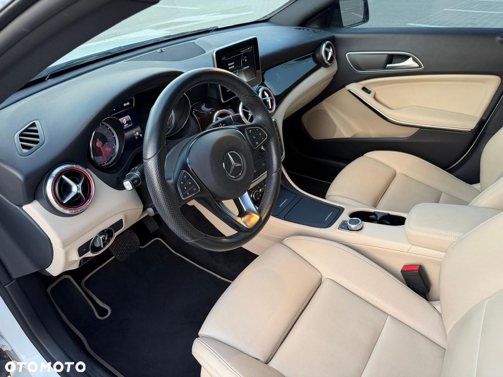 Mercedes-Benz CLA 250 7G-DCT StreetStyle - 20