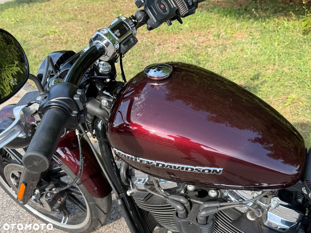 Harley-Davidson Softail Breakout - 19