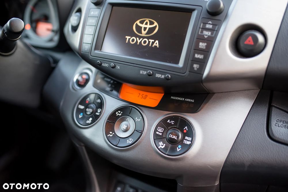 Toyota RAV4 2.2 D-CAT X - 16