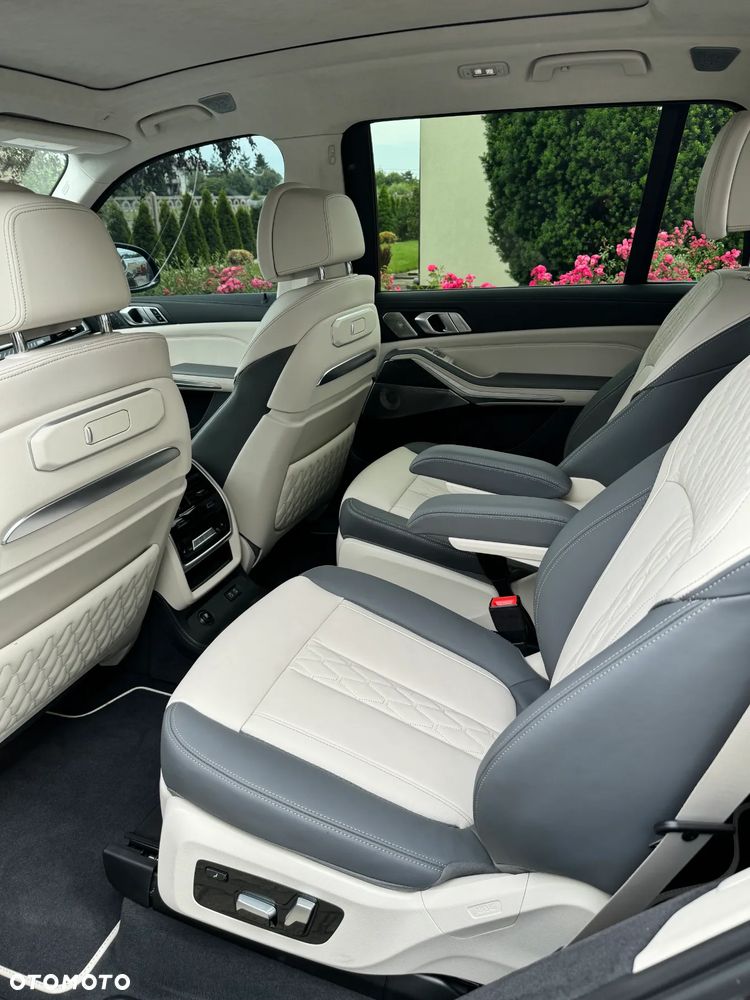 BMW X7 M60i xDrive - 13