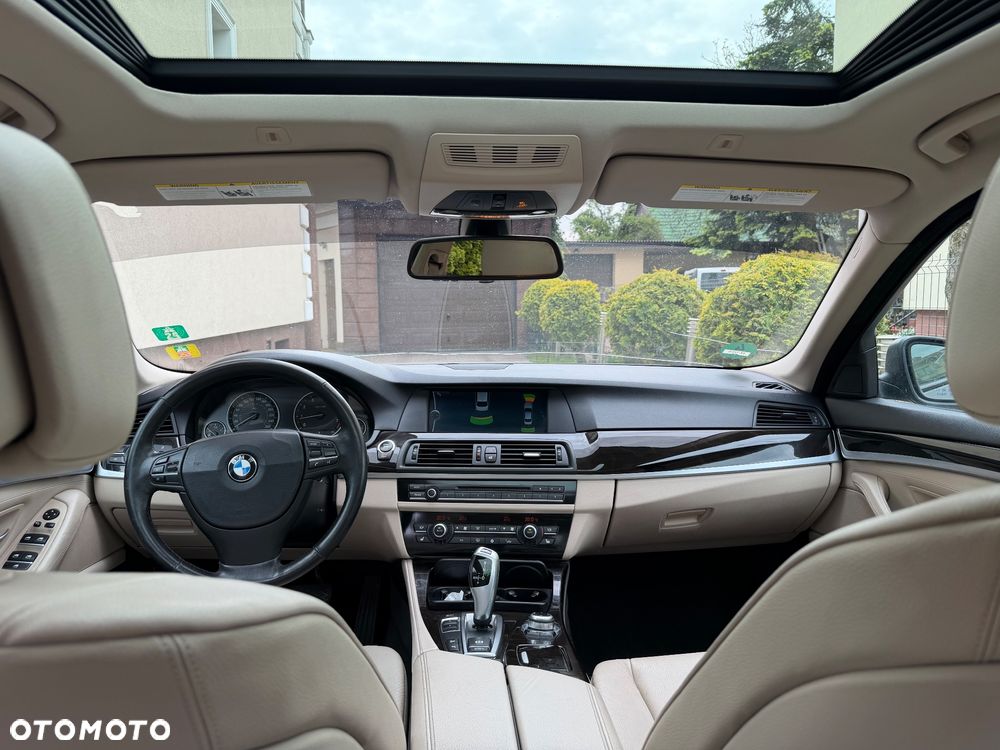 BMW Seria 5 528i xDrive - 14