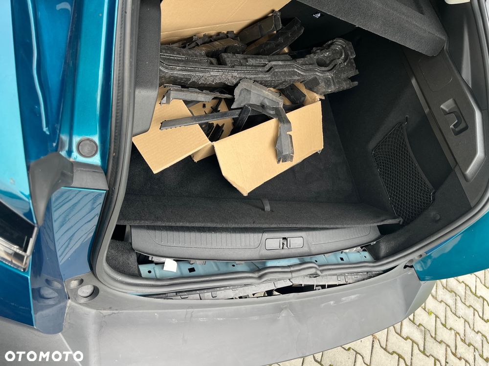 Peugeot 408 HYBRID 136 e-DSC6 Allure - 9