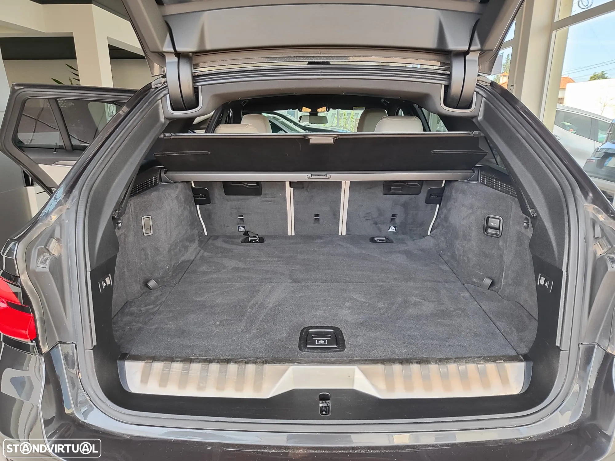 BMW 530 e Pack Desportivo M - 14