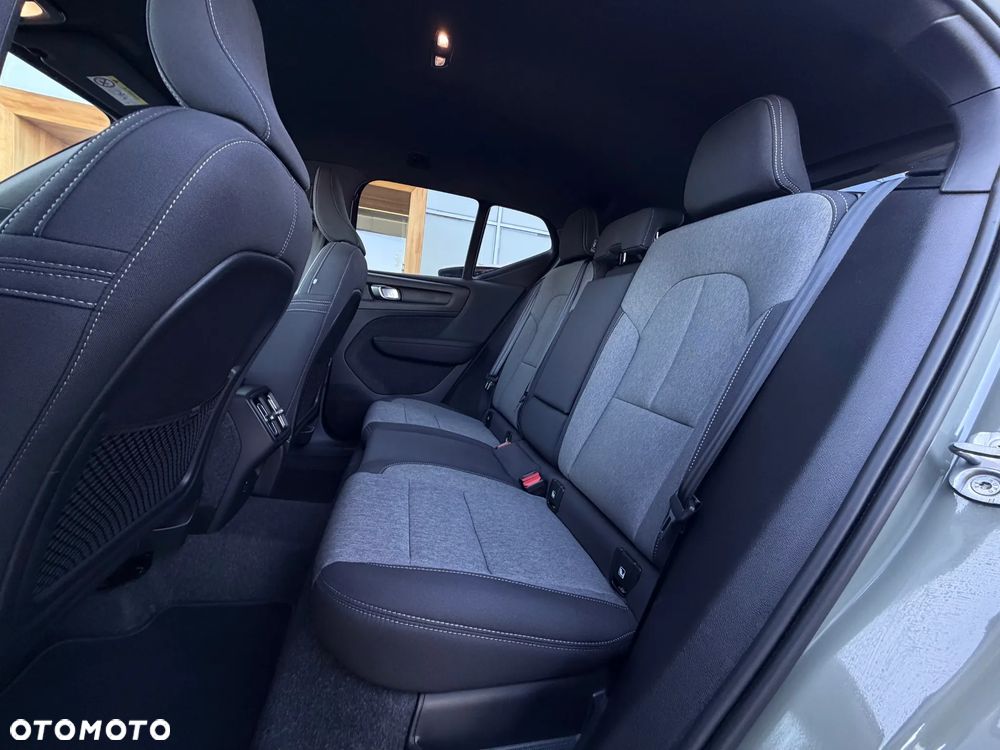Volvo XC 40 B3 Plus Dark - 23