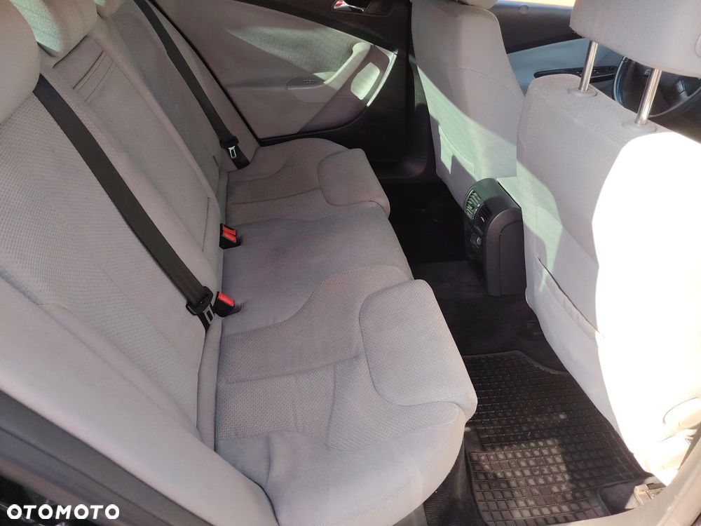 Volkswagen Passat 2.0 FSI Comfortline - 6
