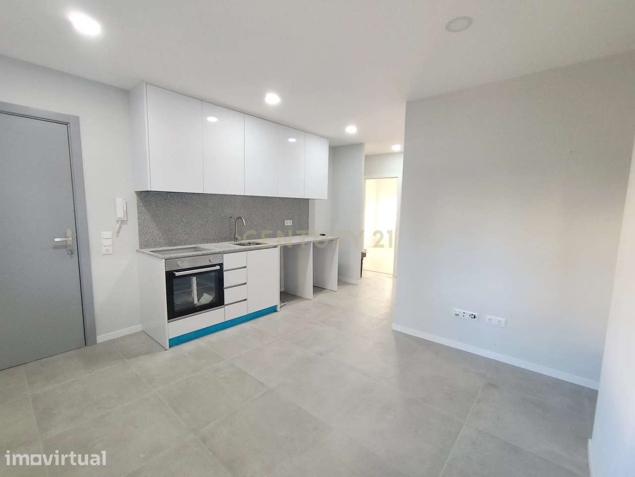 Prédio com 3 apartamentos novos e garagem - Grande imagem: 3/41