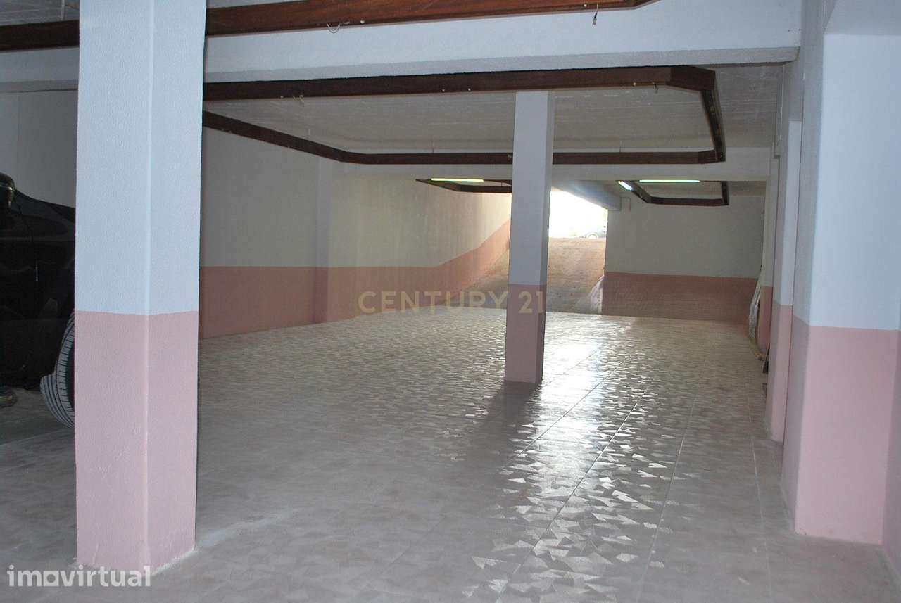 Garagem Ampla no Centro da Costa da Caparica – 710 m² | Arrendamento c - Grande imagem: 4/22