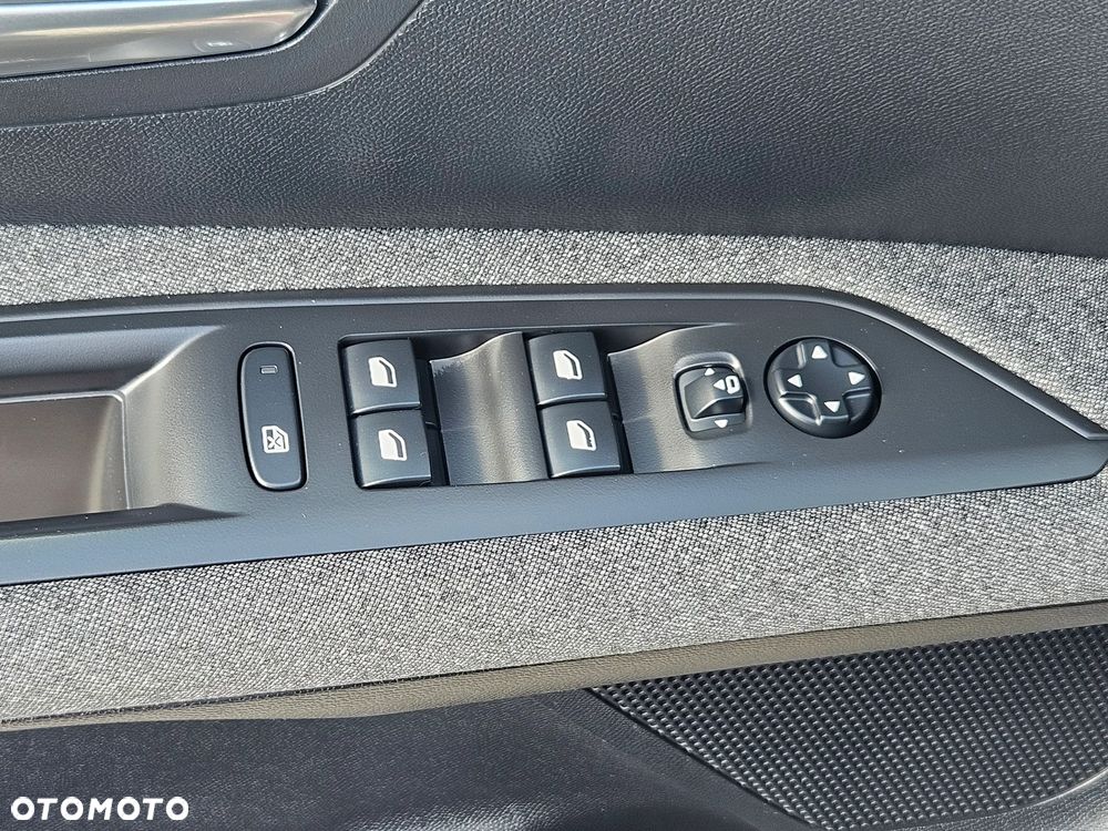 Peugeot 3008 1.5 BlueHDi Road Trip S&S EAT8 - 34