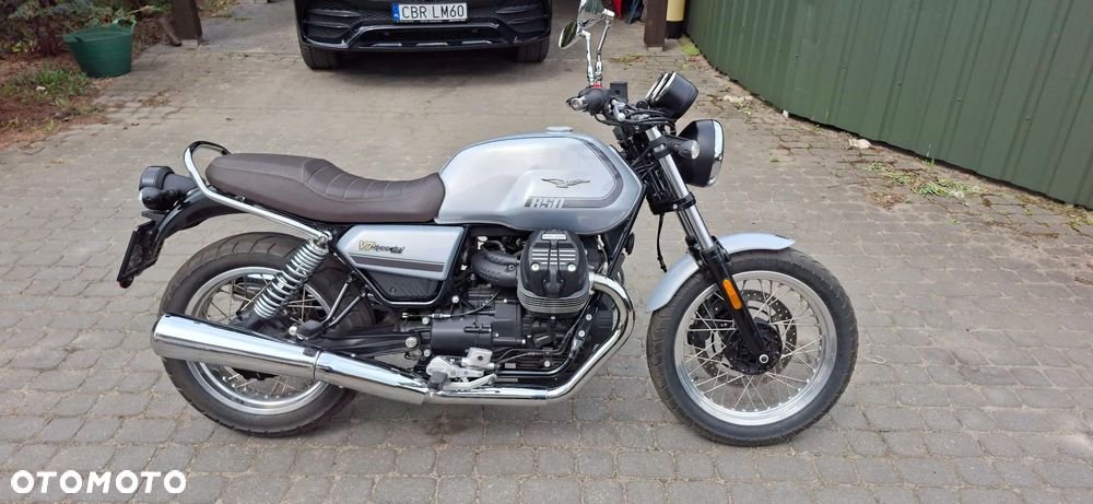 Moto Guzzi V7 - 12