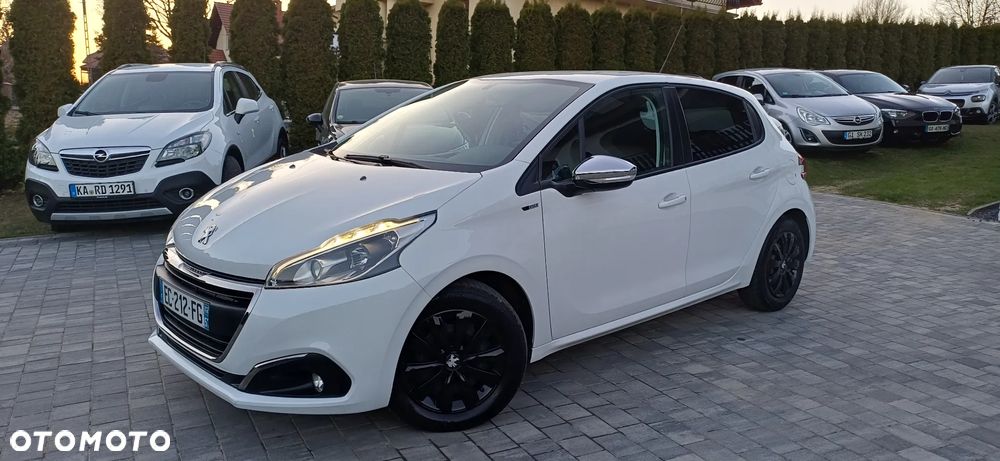 Peugeot 208 1.2 VTi Style - 1