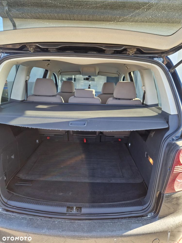 Volkswagen Touran 2.0 TDI Highline - 9