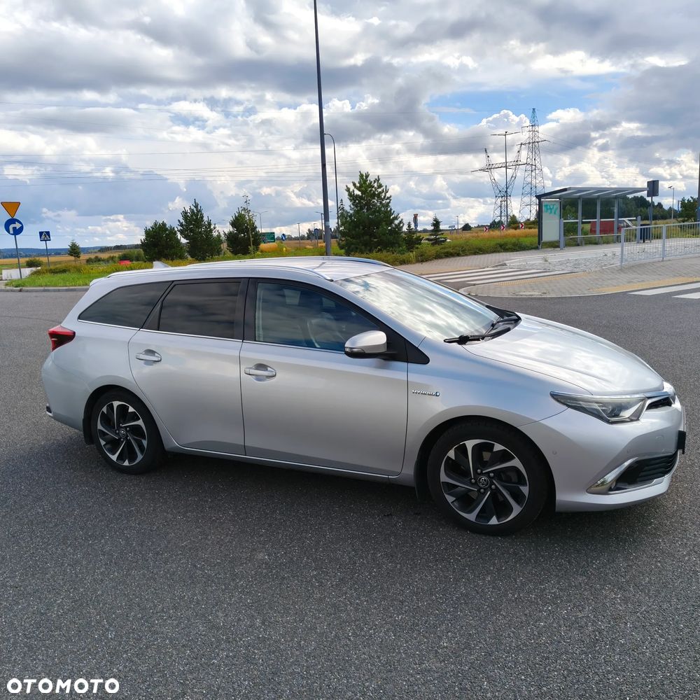 Toyota Auris Hybrid 135 Prestige - 11