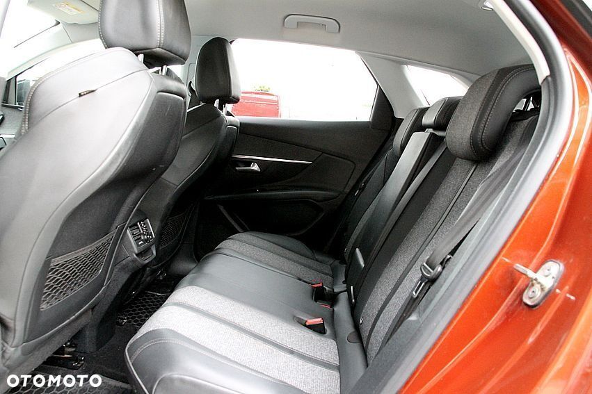 Peugeot 3008 1.2 PureTech Allure S&S EAT8 - 19