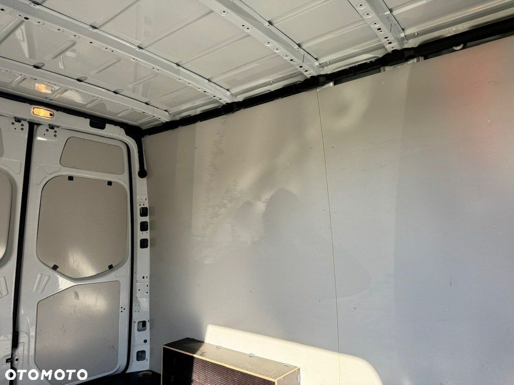 Mercedes-Benz Sprinter - 25