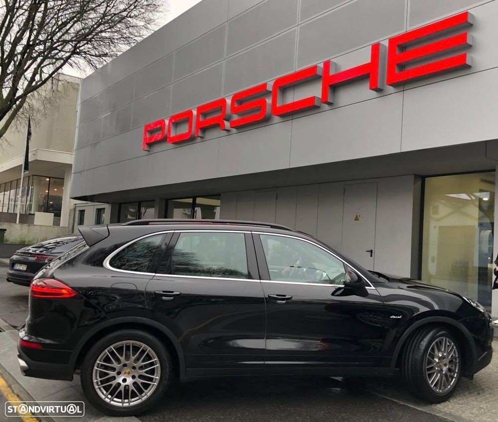 Porsche Cayenne - 1