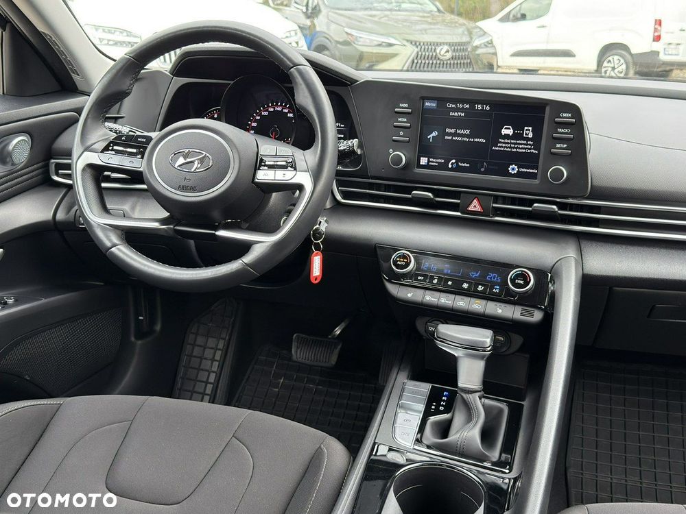 Hyundai Elantra - 22